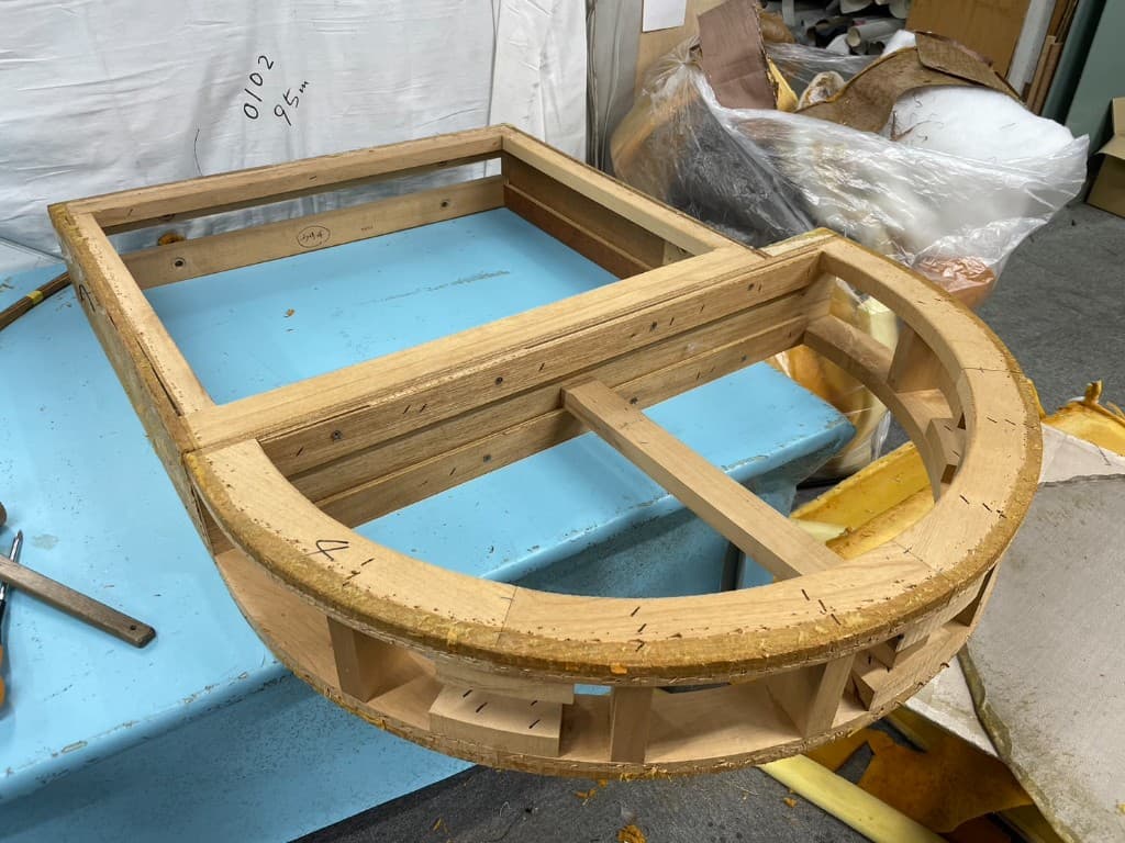 ソファ張り替え作業の経過画像(3)